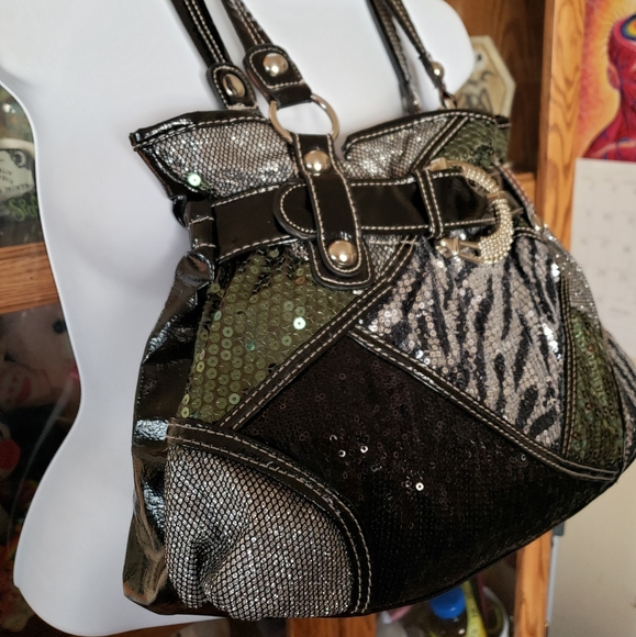 🤩Large olive and black animal print sequin bag 💚 - Picture 3 of 7